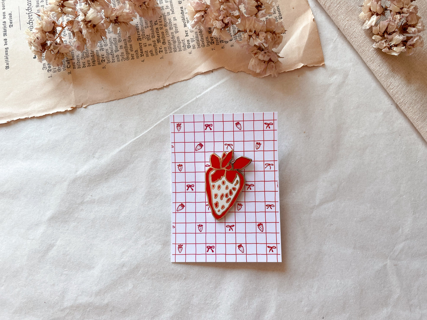 Erdbeere Pin, Enamel Pin - samesjournal